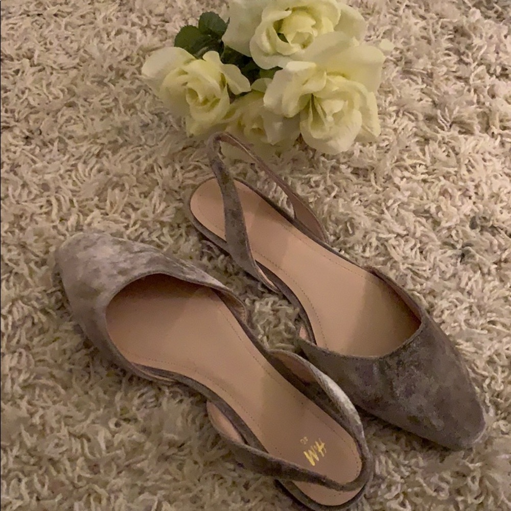 H&M flat suede swing back shoe